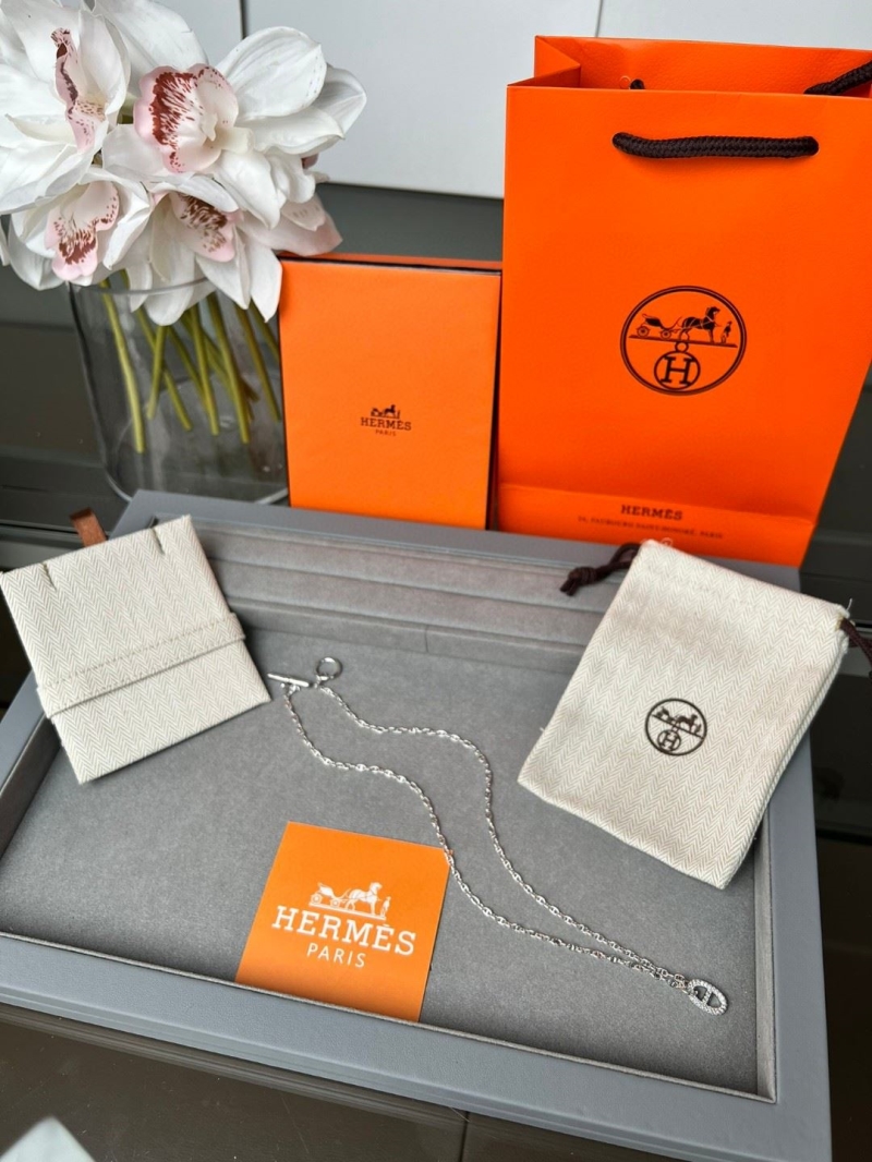 H**me5 necklaces